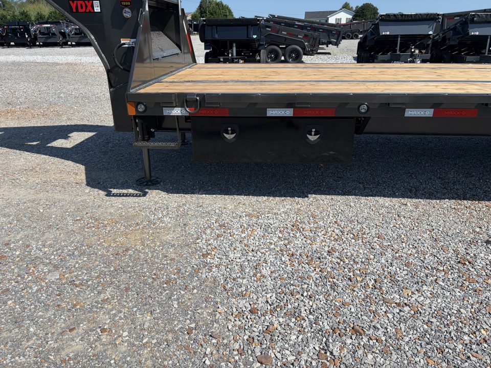 New 2027 MAXXD 102"X32' 30K Hydraulic Dovetail Gooseneck Trailer