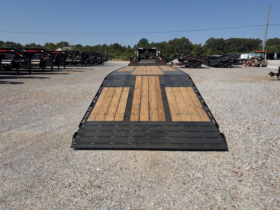 New 2027 MAXXD 102"X32' 30K Hydraulic Dovetail Gooseneck Trailer