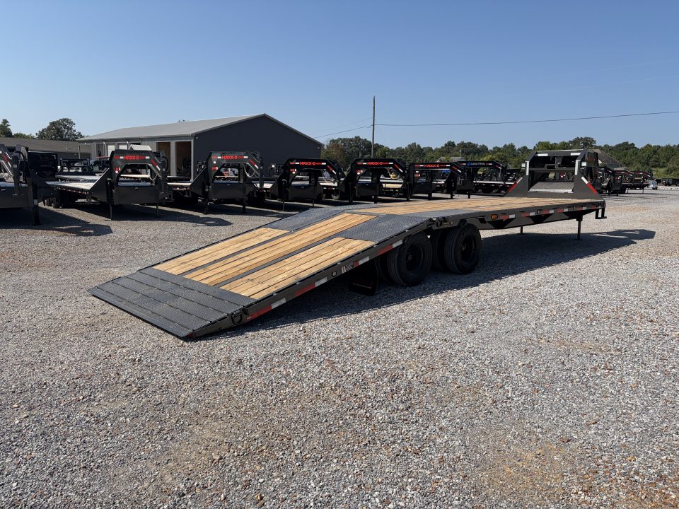New 2027 MAXXD 102"X32' 30K Hydraulic Dovetail Gooseneck Trailer
