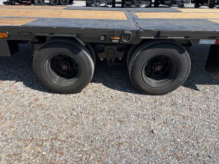 New 2027 MAXXD 102"X32' 30K Hydraulic Dovetail Gooseneck Trailer