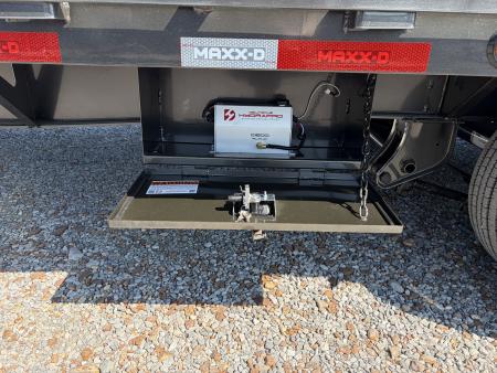 New 2027 MAXXD 102"X32' 30K Hydraulic Dovetail Gooseneck Trailer