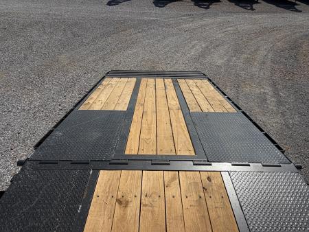 New 2027 MAXXD 102"X32' 30K Hydraulic Dovetail Gooseneck Trailer
