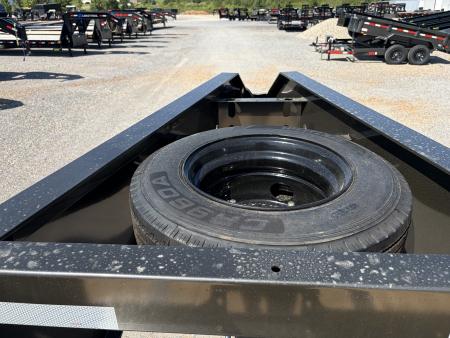 New 2027 MAXXD 102"X32' 30K Hydraulic Dovetail Gooseneck Trailer