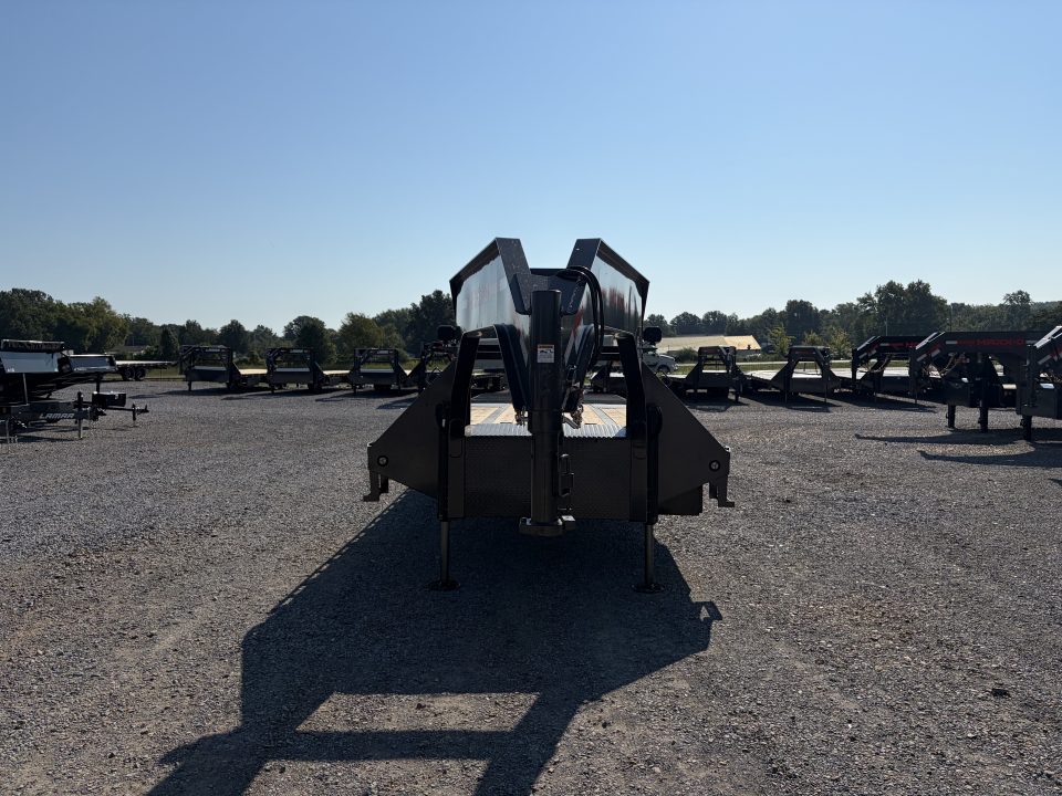 New 2027 MAXXD 102"X32' 30K Hydraulic Dovetail Gooseneck Trailer