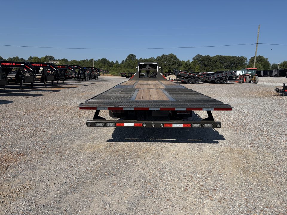 New 2027 MAXXD 102"X32' 30K Hydraulic Dovetail Gooseneck Trailer