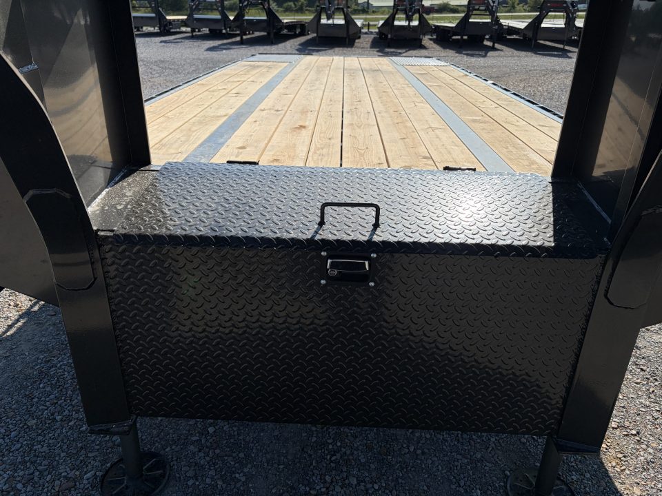 New 2027 MAXXD 102"X32' 30K Hydraulic Dovetail Gooseneck Trailer