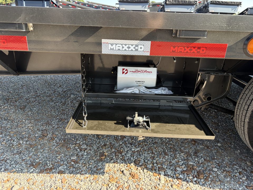 New 2027 MAXXD 102"X32' 30K Hydraulic Dovetail Gooseneck Trailer