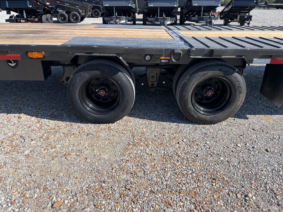 New 2027 MAXXD 102"X32' 30K Hydraulic Dovetail Gooseneck Trailer