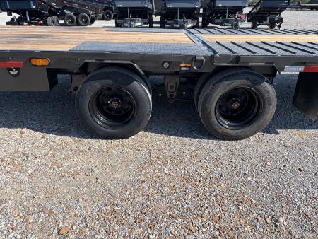 New 2027 MAXXD 102"X32' 30K Hydraulic Dovetail Gooseneck Trailer