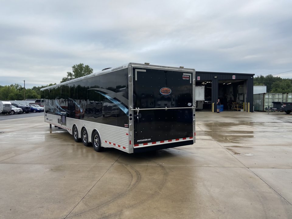 Used USED 2017 Sundowner Gooseneck with living quarters