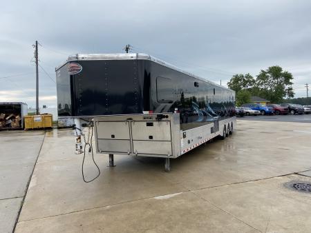 Used USED 2017 Sundowner Gooseneck with living quarters