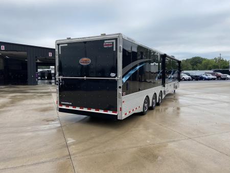 Used USED 2017 Sundowner Gooseneck with living quarters