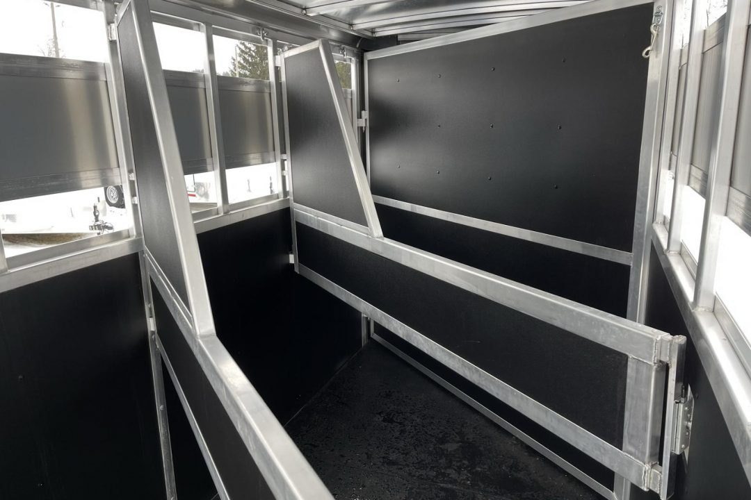 New 2026 Shadow White 3 Horse Bumperpull Slant Trailer / Livestock Trailer with Removable Dividers and Tack Room Horse Trailer