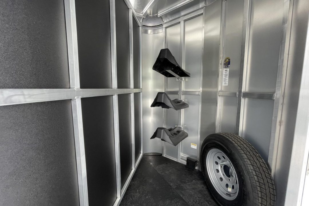New 2026 Shadow White 3 Horse Bumperpull Slant Trailer / Livestock Trailer with Removable Dividers and Tack Room Horse Trailer