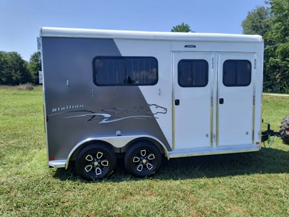 New 2027 Homesteader 2 Horse Straight Load Warmblood Trailer Two-Tone