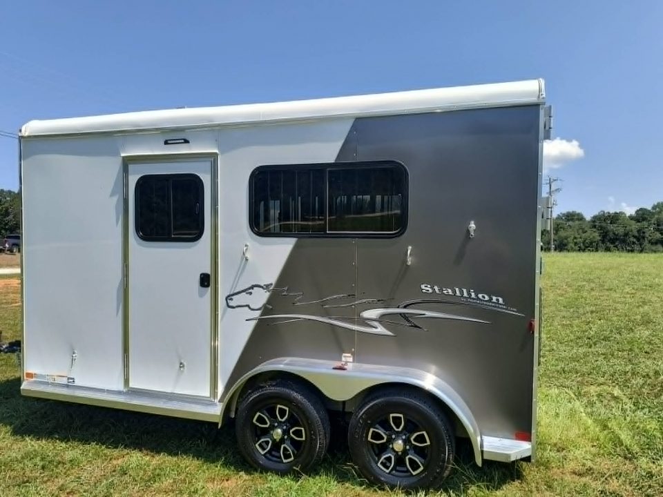 New 2027 Homesteader 2 Horse Straight Load Warmblood Trailer Two-Tone