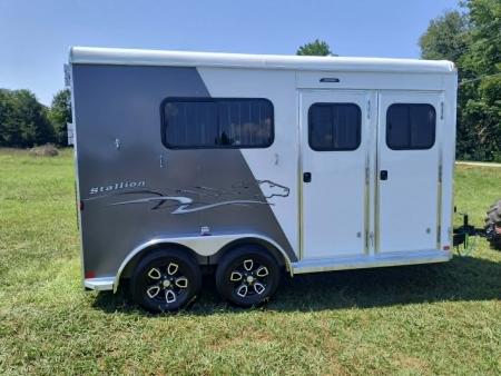 New 2027 Homesteader 2 Horse Straight Load Warmblood Trailer Two-Tone