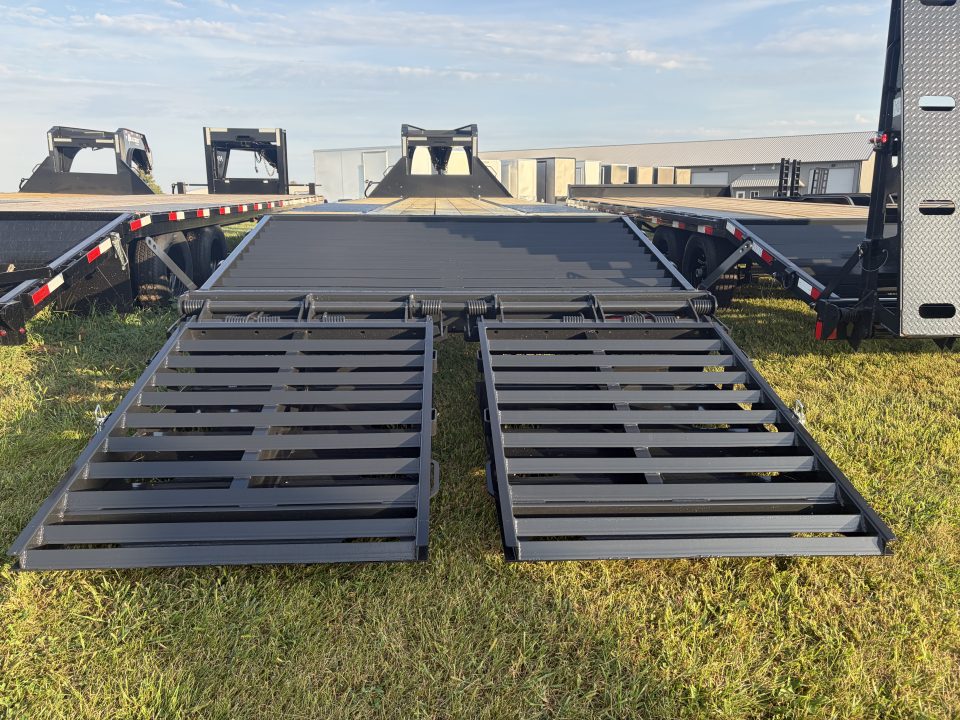 New 2027 Hillcrest Trailers 22.9k 20+5 GN DO