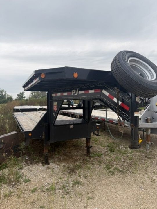 Used 2022 PJ Trailers LD 30' DUALS Flatbed Trailer