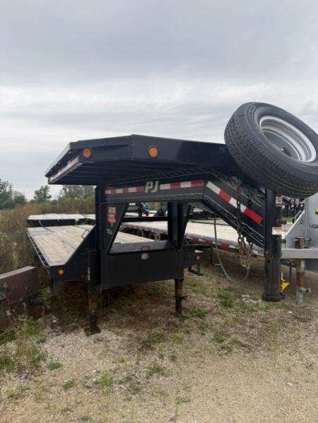 Used 2022 PJ Trailers LD 30' DUALS Flatbed Trailer