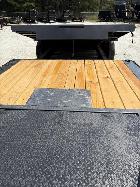 New 2027 Diamond C 8.5x24 Equipment, 18' Tilt, Drive-Over Fenders HXD210