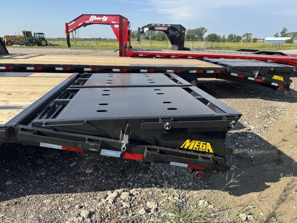 New 2027 Big Tex Trailers 14GN-30D5A Flatbed Trailer