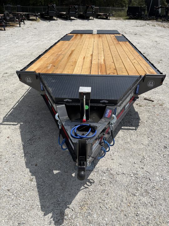New 2027 Diamond C 8.5x24' Equipment, 5' Dove w/Ramps DEC207