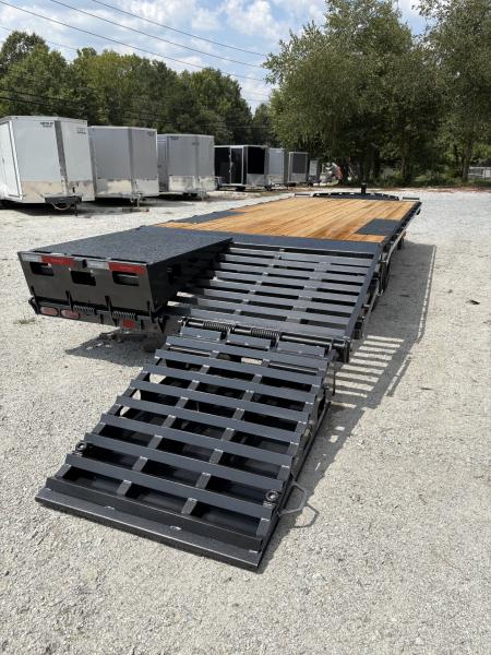 New 2027 Diamond C 8.5x24' Equipment, 5' Dove w/Ramps DEC207
