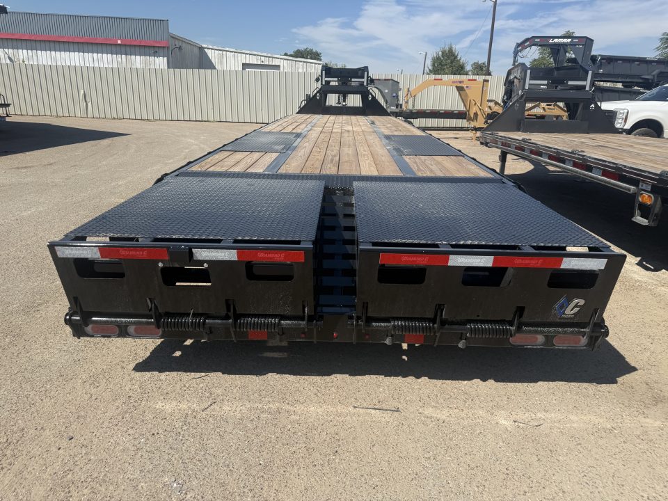 New 2027 Diamond C Trailers FMAX216 102X35 MR Gooseneck Bodies