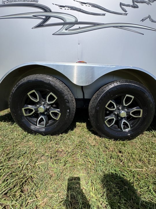 New 2024 Homesteader Trailer 214FB Horse Trailer