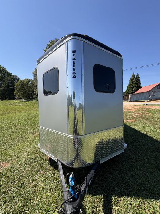 New 2024 Homesteader Trailer 214FB Horse Trailer