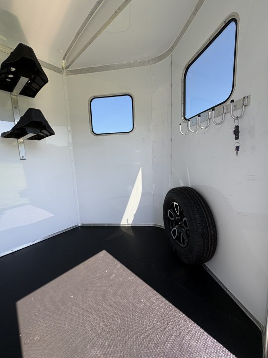 New 2024 Homesteader Trailer 214FB Horse Trailer