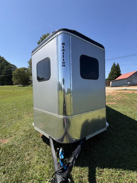 New 2024 Homesteader Trailer 214FB Horse Trailer