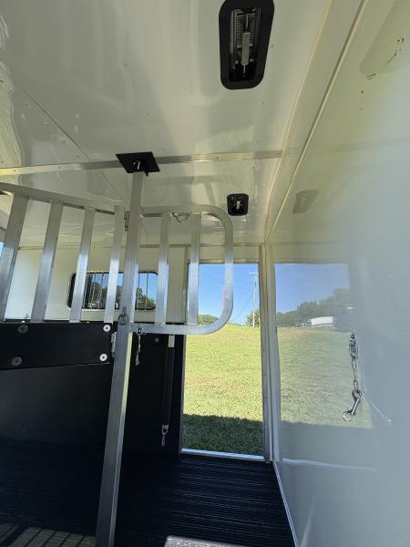 New 2024 Homesteader Trailer 214FB Horse Trailer