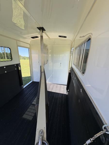 New 2024 Homesteader Trailer 214FB Horse Trailer