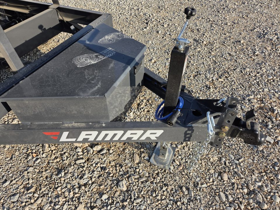 New 2027 Lamar 60X10 TANDEM 7K DUMP W/18" SIDES & SPREADER GATE