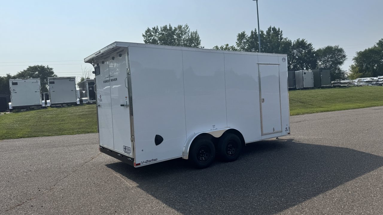 2027 Continental Cargo photo 2