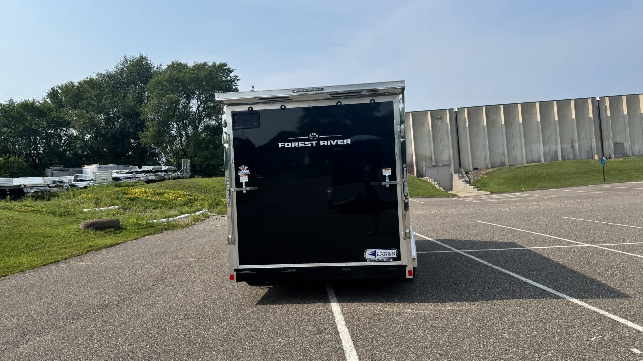 2027 Continental Cargo photo 3