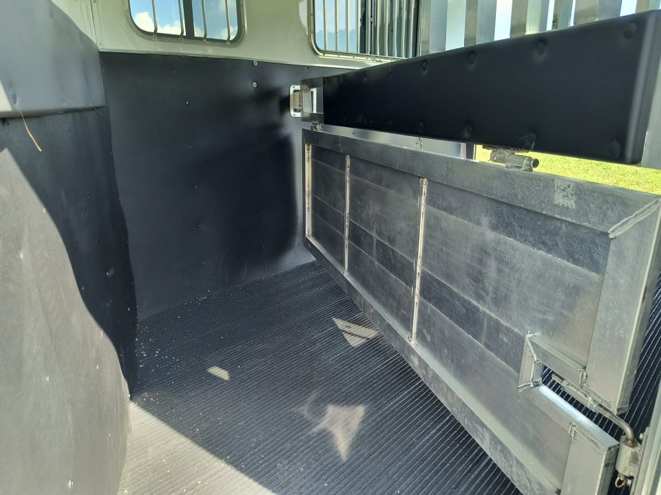 Used 2025 Homesteader Trailer 316SB Horse Trailer With Ramp and Stud Divider