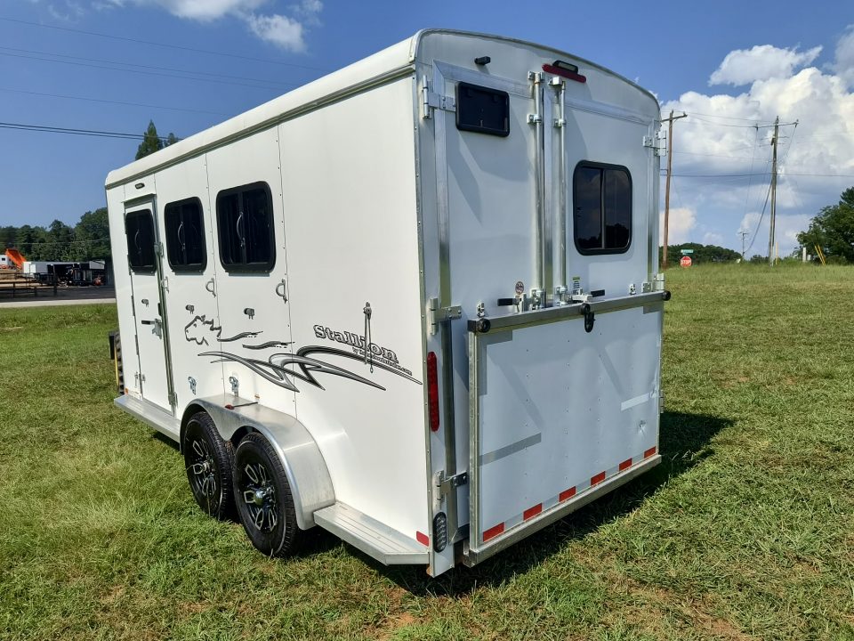 Used 2025 Homesteader Trailer 316SB Horse Trailer With Ramp and Stud Divider