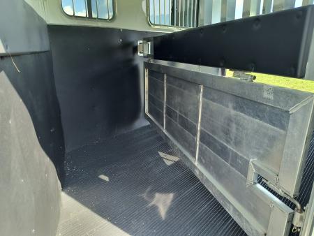 Used 2025 Homesteader Trailer 316SB Horse Trailer With Ramp and Stud Divider