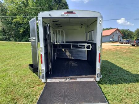 Used 2025 Homesteader Trailer 316SB Horse Trailer With Ramp and Stud Divider