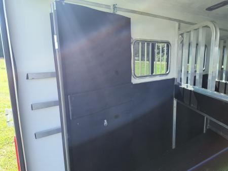 Used 2025 Homesteader Trailer 316SB Horse Trailer With Ramp and Stud Divider