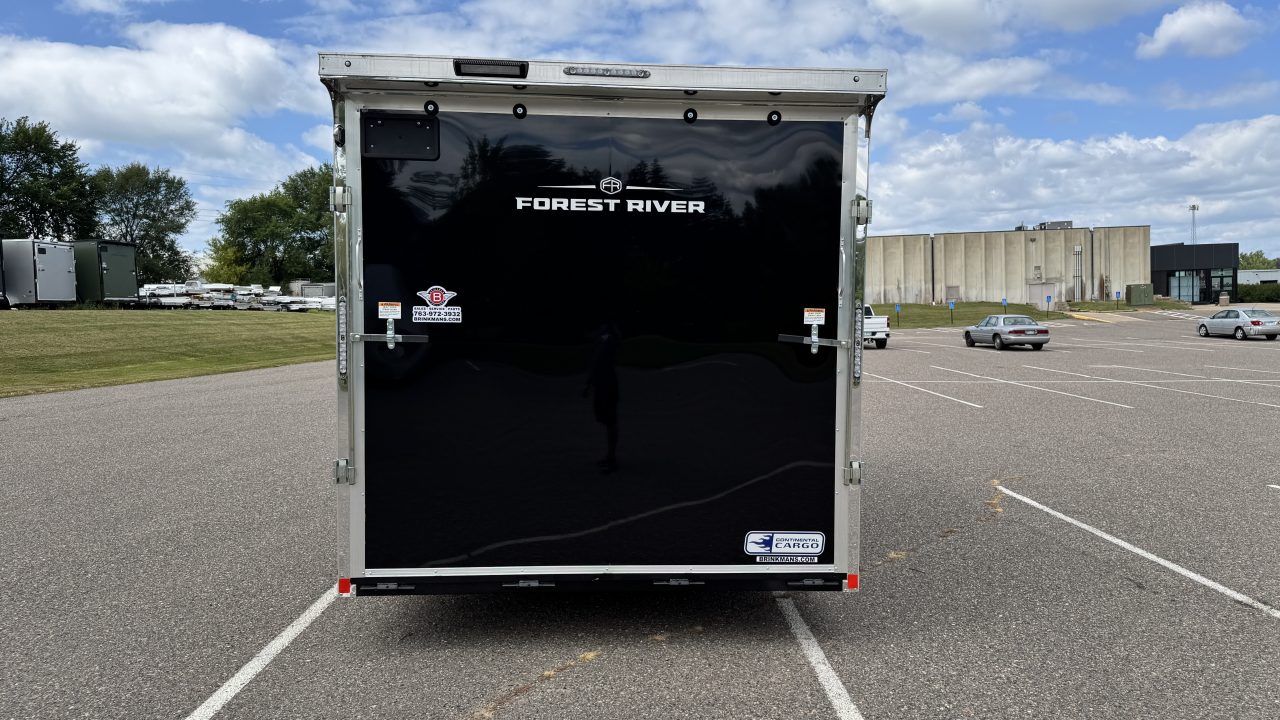 2027 Continental Cargo photo 4
