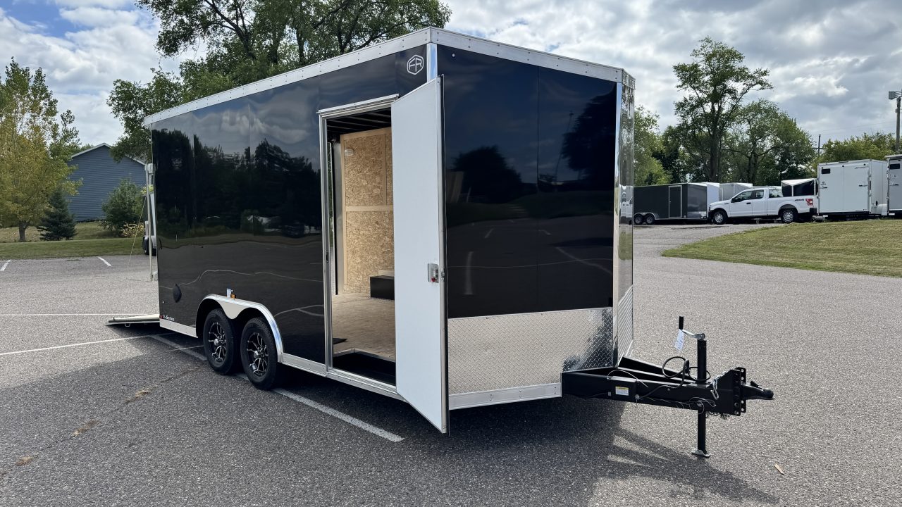 2027 Continental Cargo photo 9