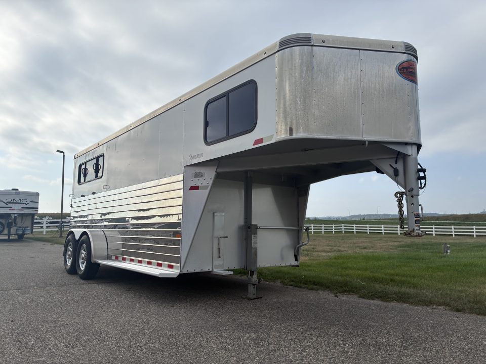 Used 2017 Sundowner Trailers 3H GN Horse Trailer