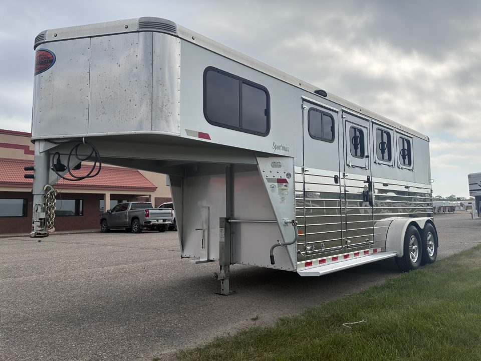 Used 2017 Sundowner Trailers 3H GN Horse Trailer