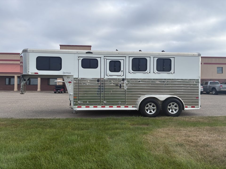 Used 2017 Sundowner Trailers 3H GN Horse Trailer