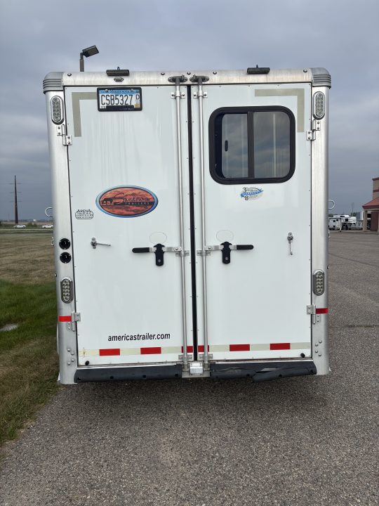 Used 2017 Sundowner Trailers 3H GN Horse Trailer