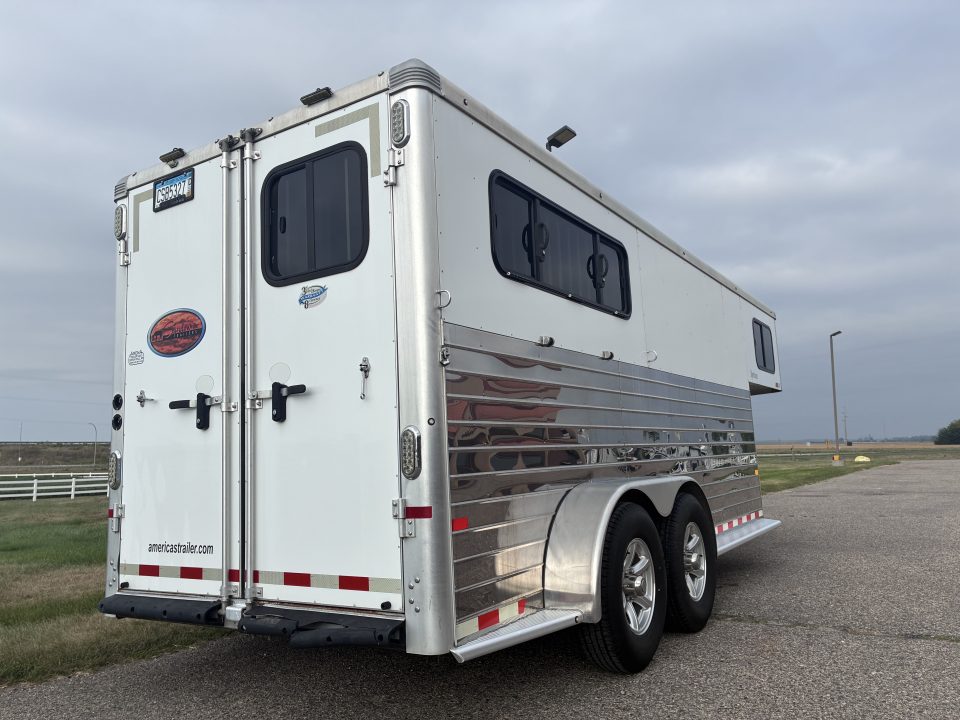 Used 2017 Sundowner Trailers 3H GN Horse Trailer